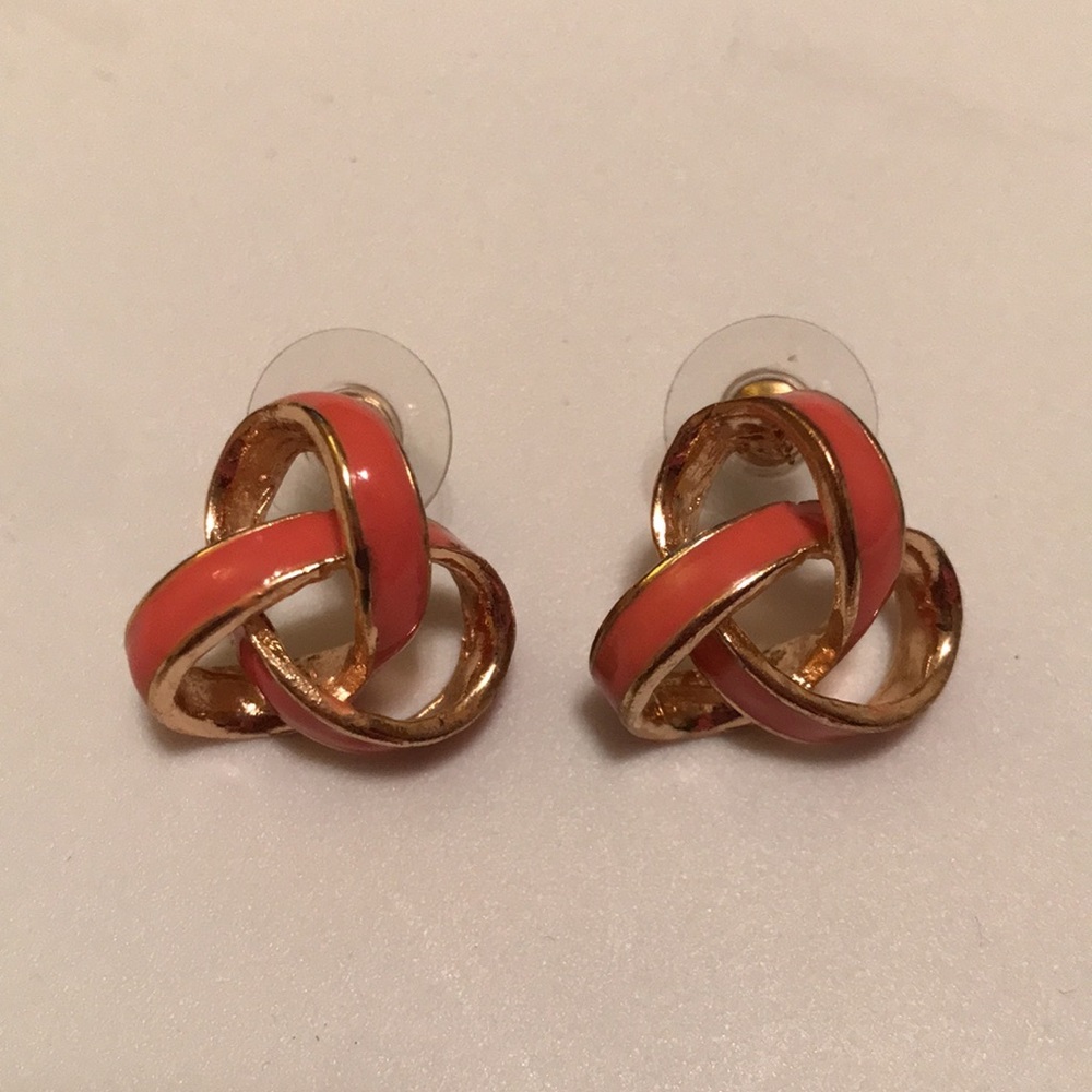 3/$15 Pink and Gold-Tone Enamel Knot Earring’s - Picture 2 of 4